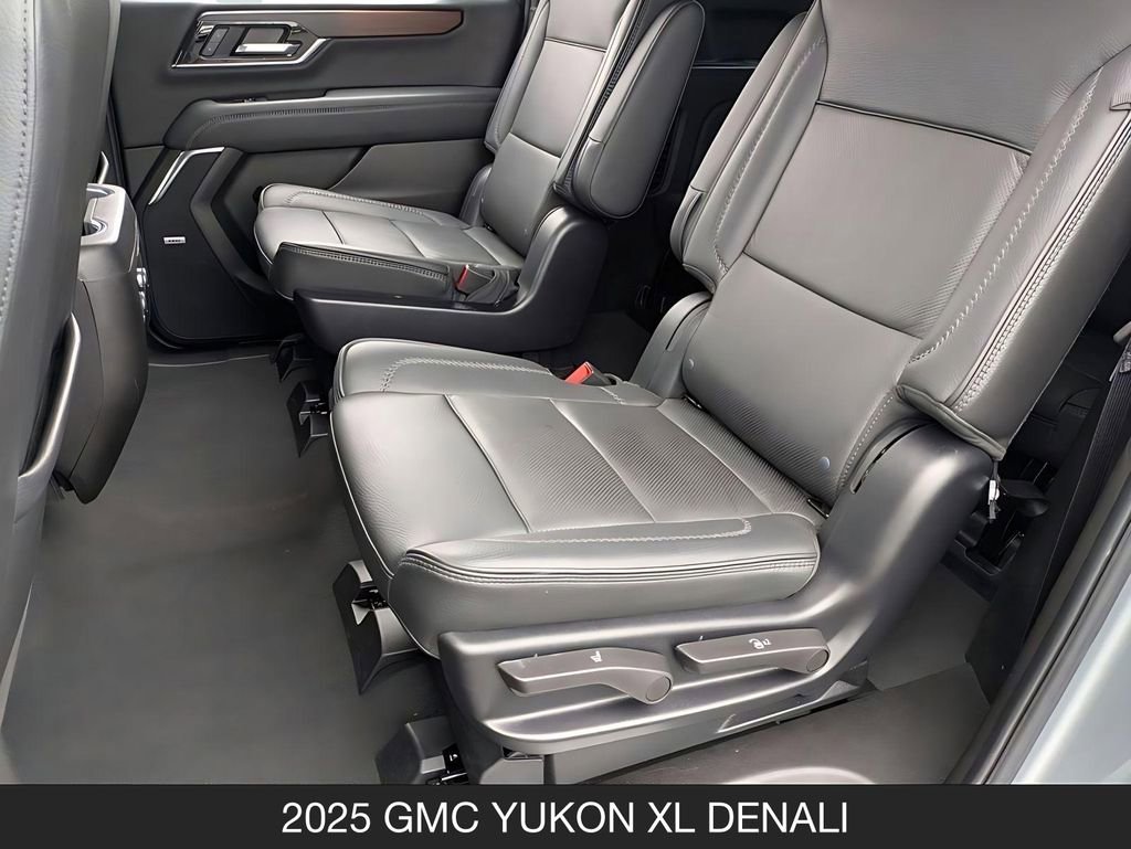Used 2025 GMC Yukon XL Denali AWD/4WD image 17
