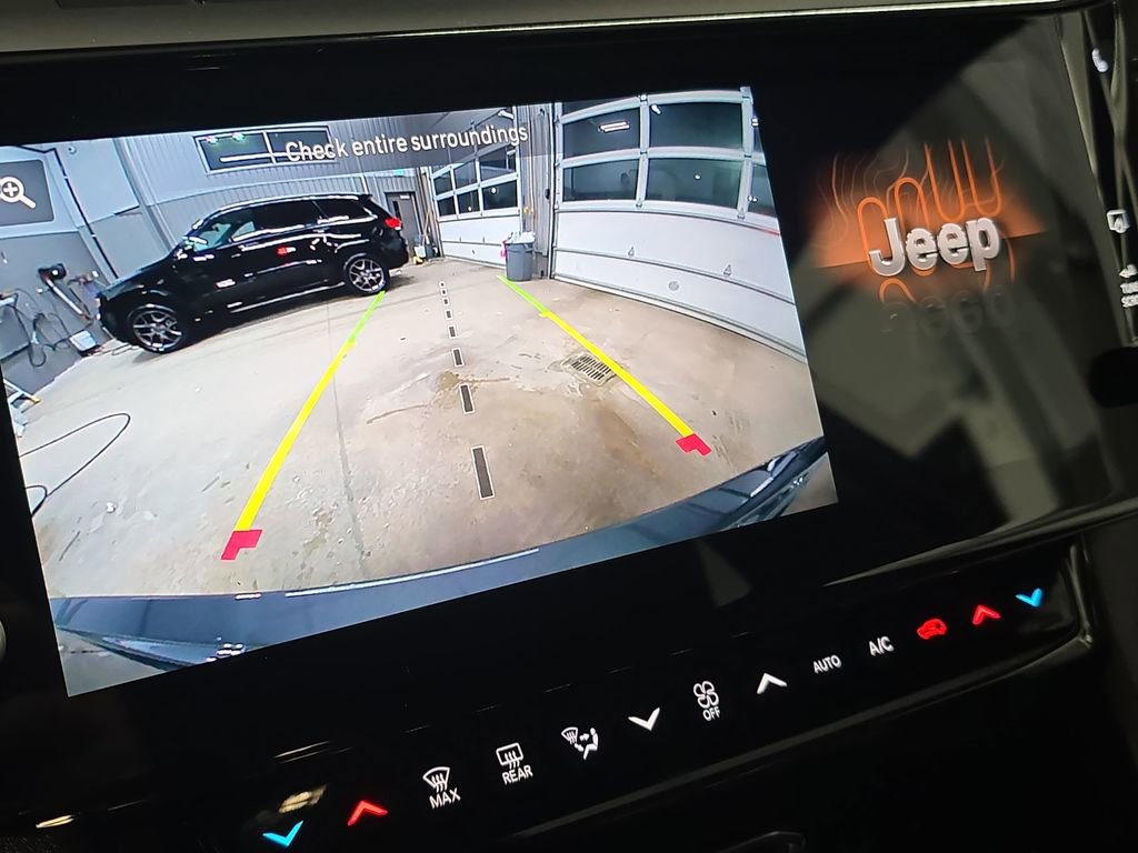 New 2026 Jeep Grand Cherokee Altitude image 25