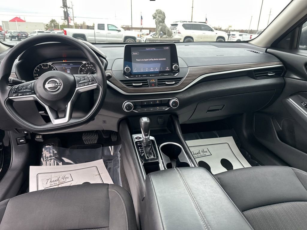 Used 2024 Nissan Altima 2.5 SV FWD image 13