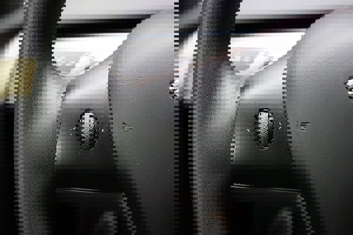 Used 2023 Tesla Model Y Performance image 45
