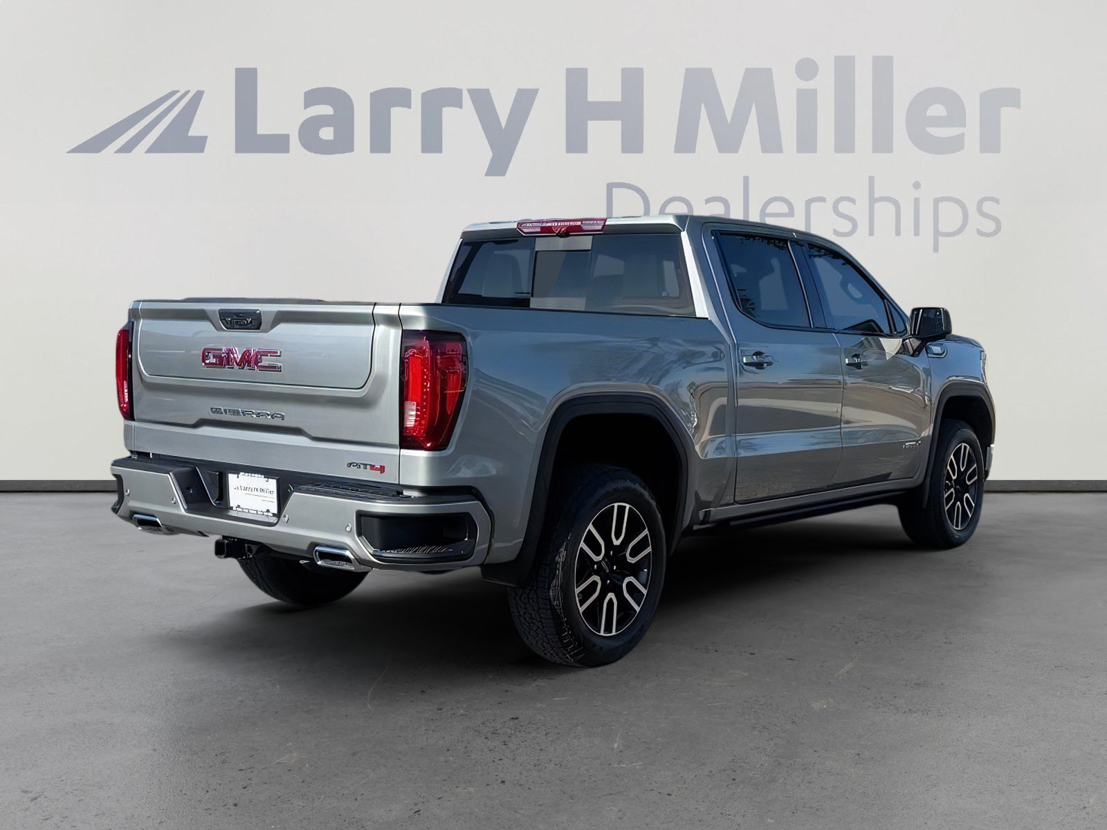 Used 2025 GMC Sierra 1500 AT4 w/ Technology Package AWD/4WD image 6