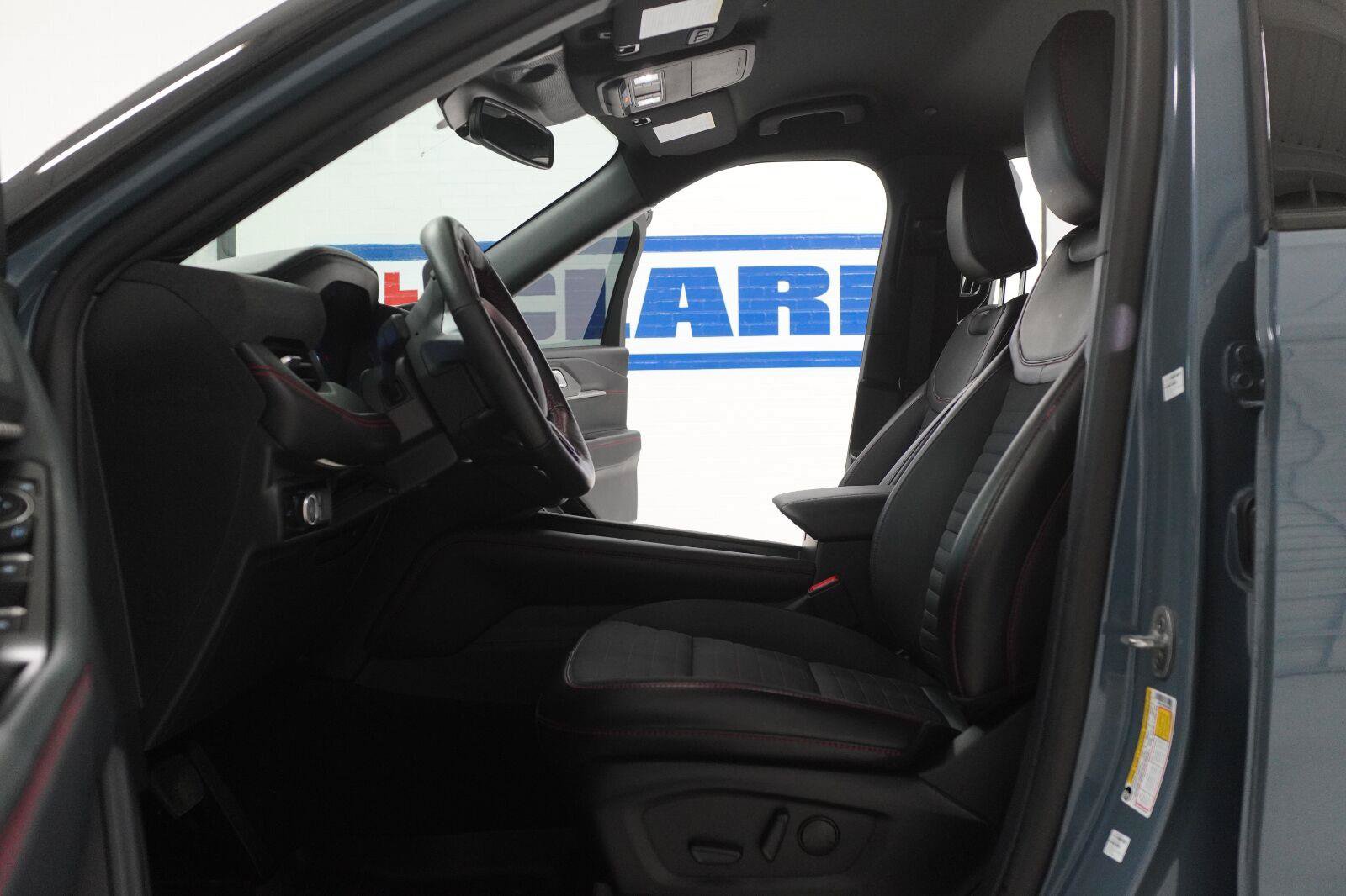 Used 2025 Ford Explorer ST-Line w/ Premium Package RWD image 5