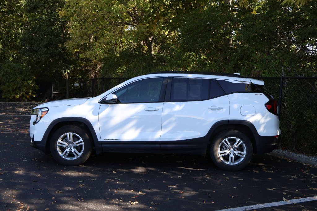 Certified 2023 GMC Terrain SLE w/ Driver Convenience Package FWD image 4