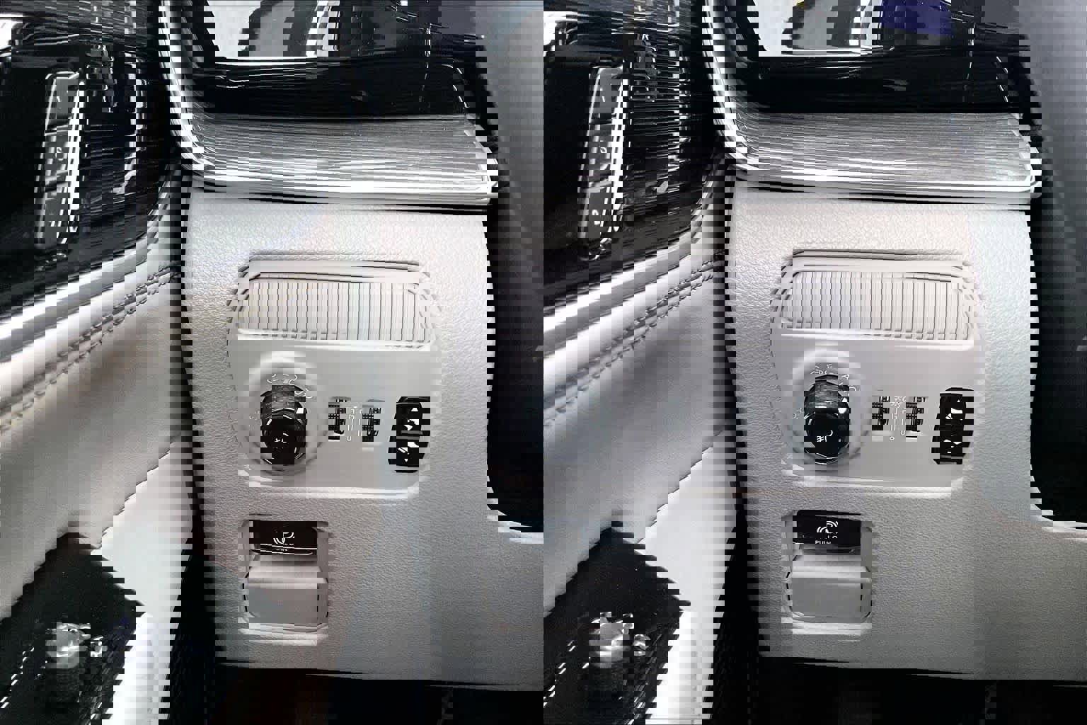 Used 2022 Jeep Wagoneer Series III w/ Premium Group I image 35