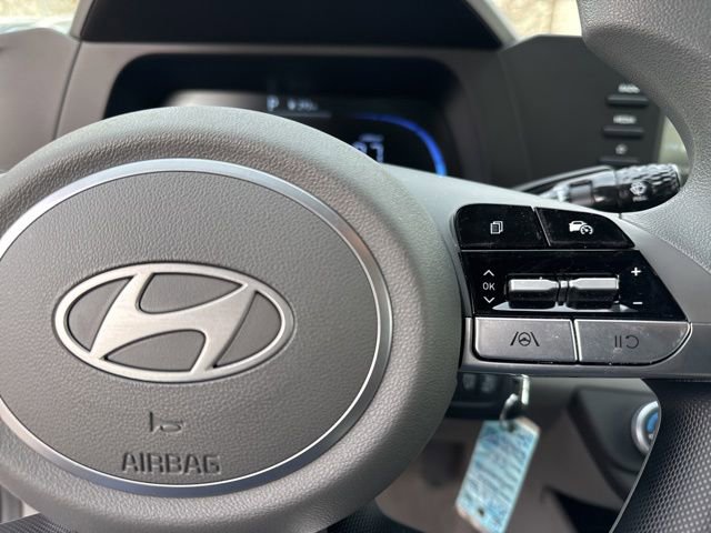 Certified 2025 Hyundai Elantra SE image 38