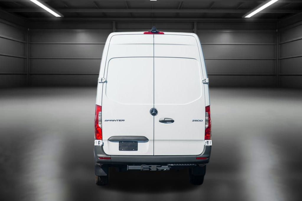 Used 2024 Mercedes-Benz Sprinter 2500 image 4