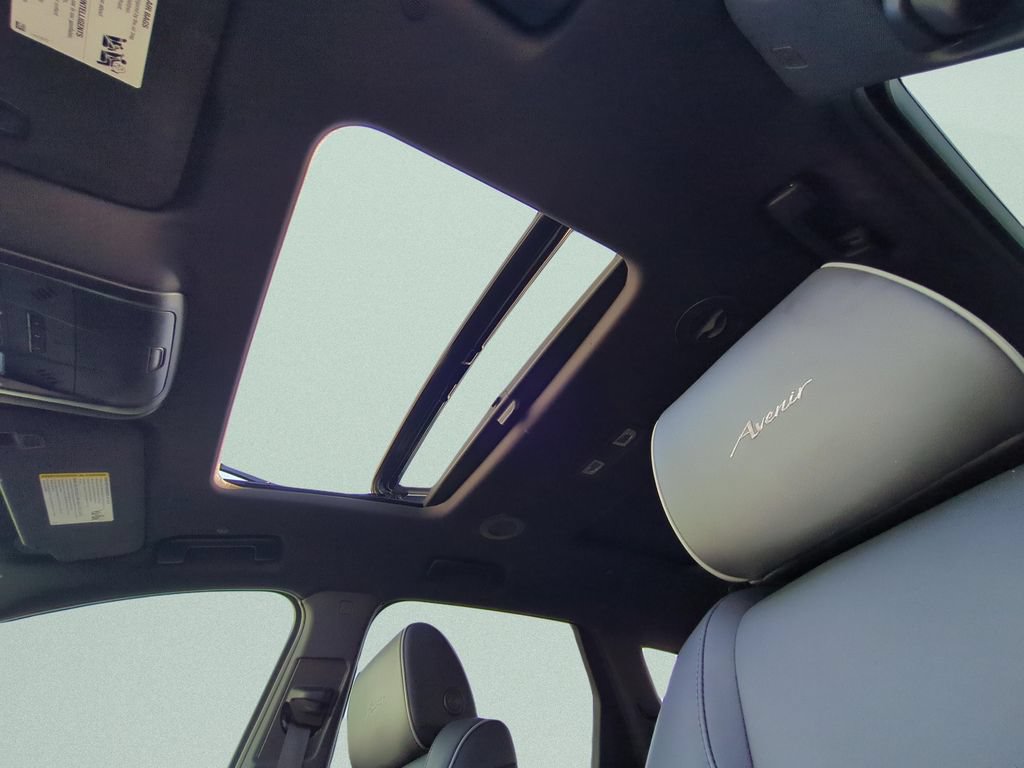 Used 2023 Buick Enclave Avenir w/ Avenir Technology Package FWD image 18