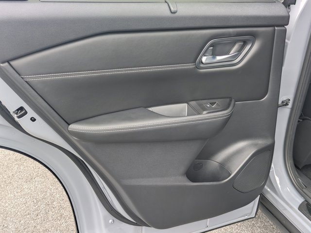 Used 2024 Nissan Rogue SL w/ SL Premium Package image 18