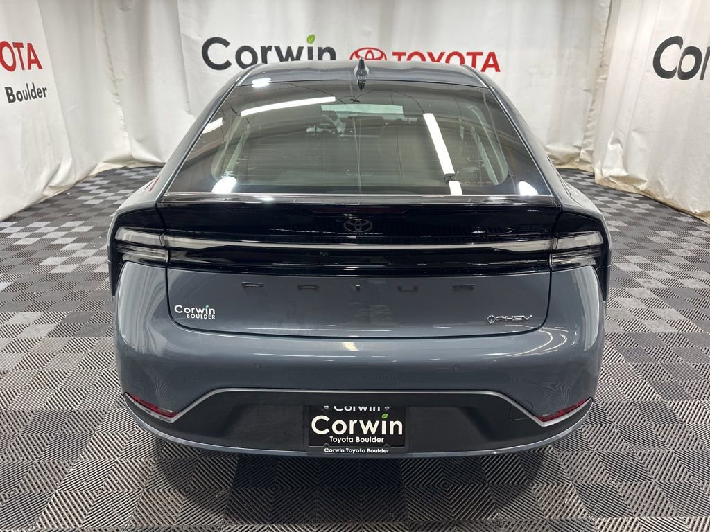 Used 2025 Toyota Prius Plug-In Hybrid image 5