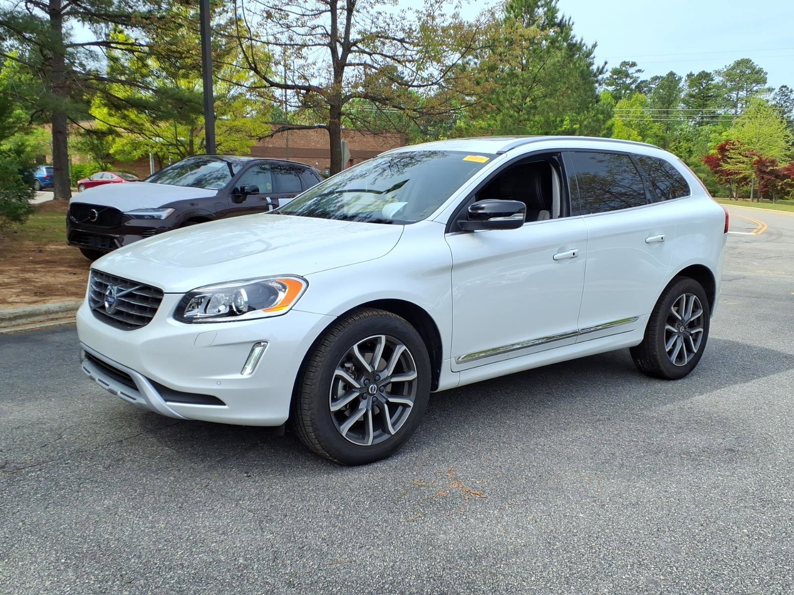 Used 2017 Volvo XC60 T6 Dynamic w/ Preferred Option Package image 7