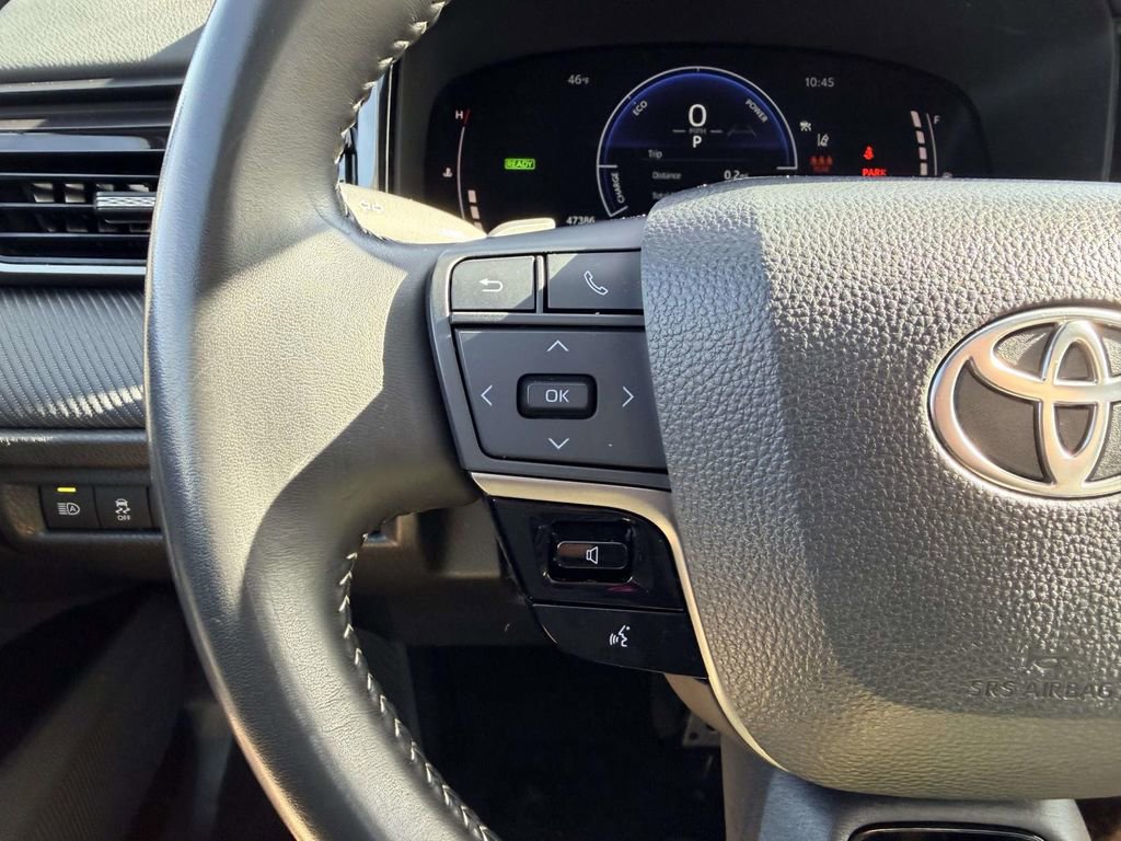 Used 2025 Toyota Camry SE image 8