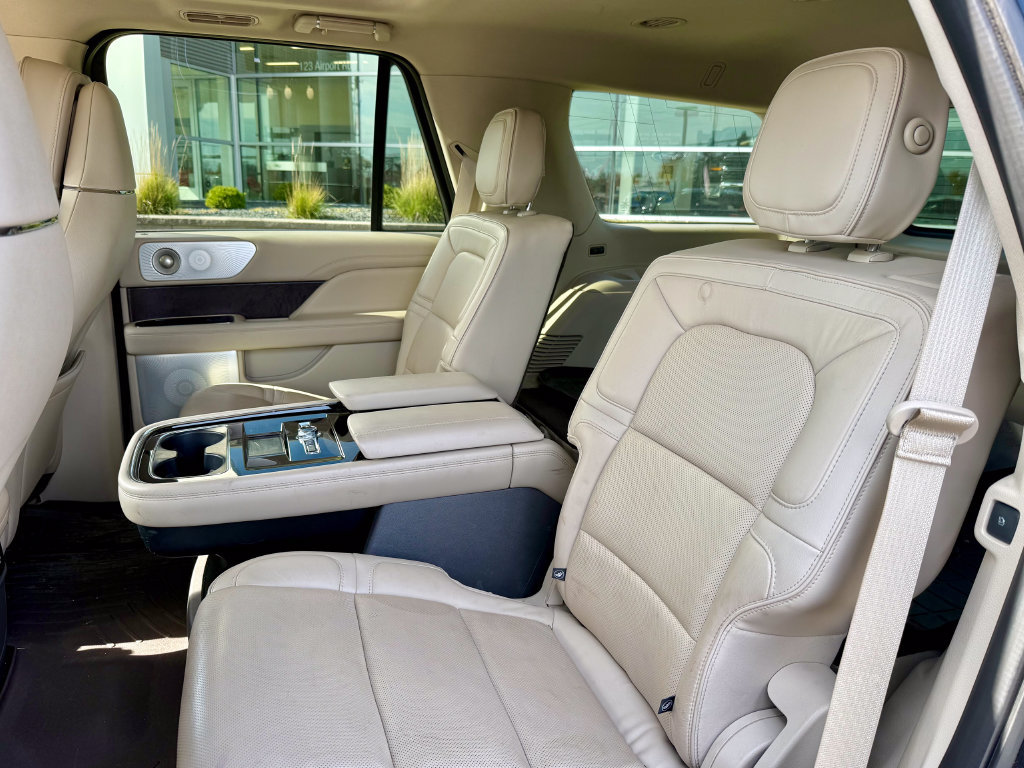 Used 2019 Lincoln Navigator Reserve AWD/4WD image 11