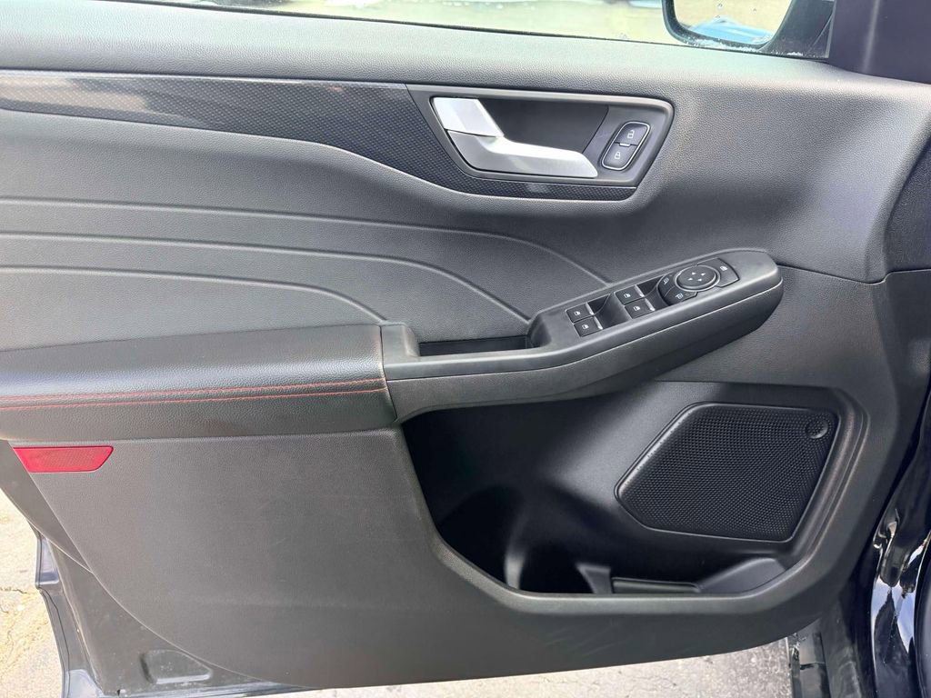 Used 2024 Ford Escape ST-Line image 13