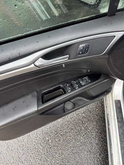 Used 2016 Ford Fusion Titanium FWD image 18