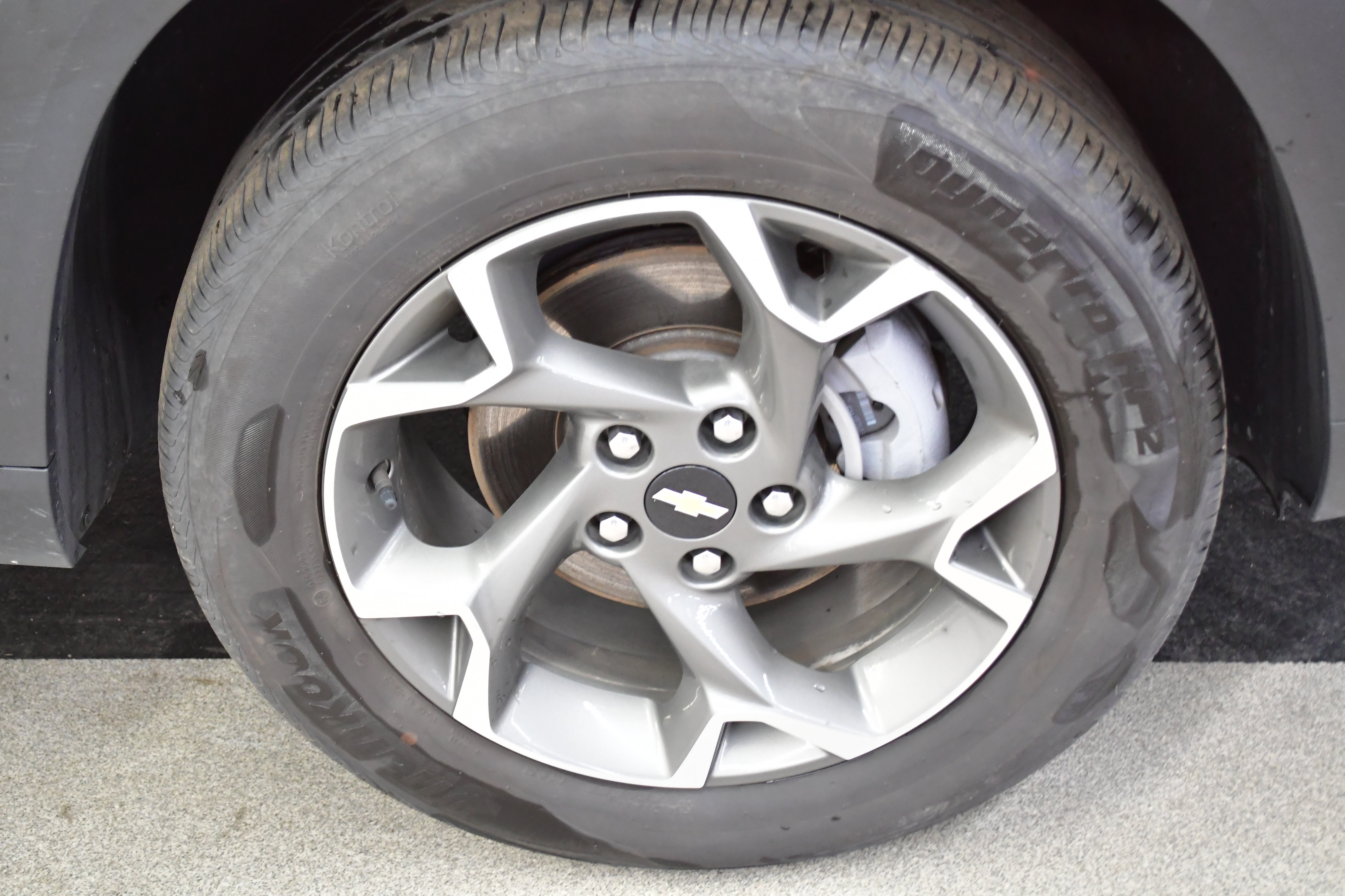 Used 2025 Chevrolet Trax LT w/ LT Convenience Package FWD image 37