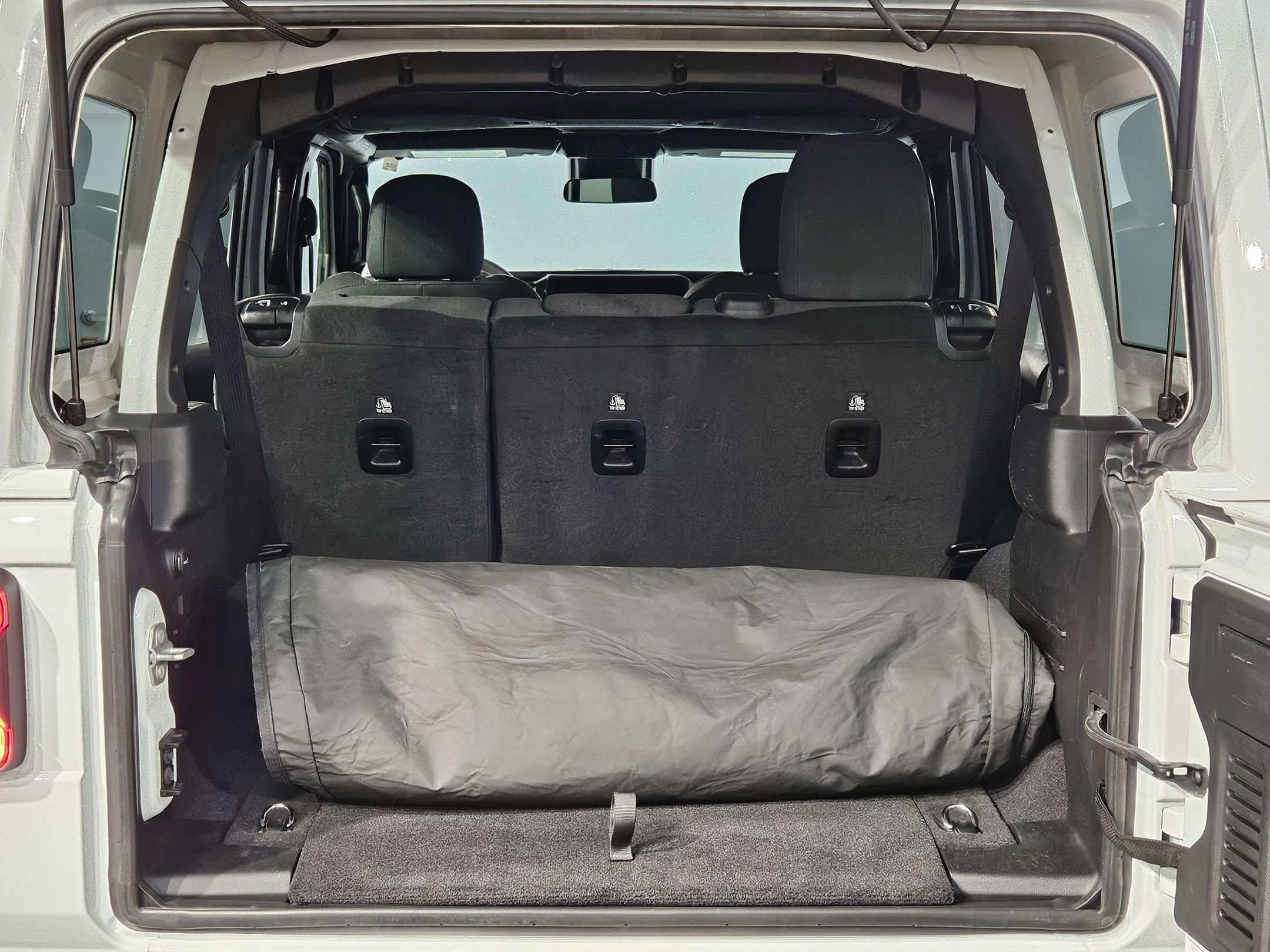 Used 2024 Jeep Wrangler Sahara image 18