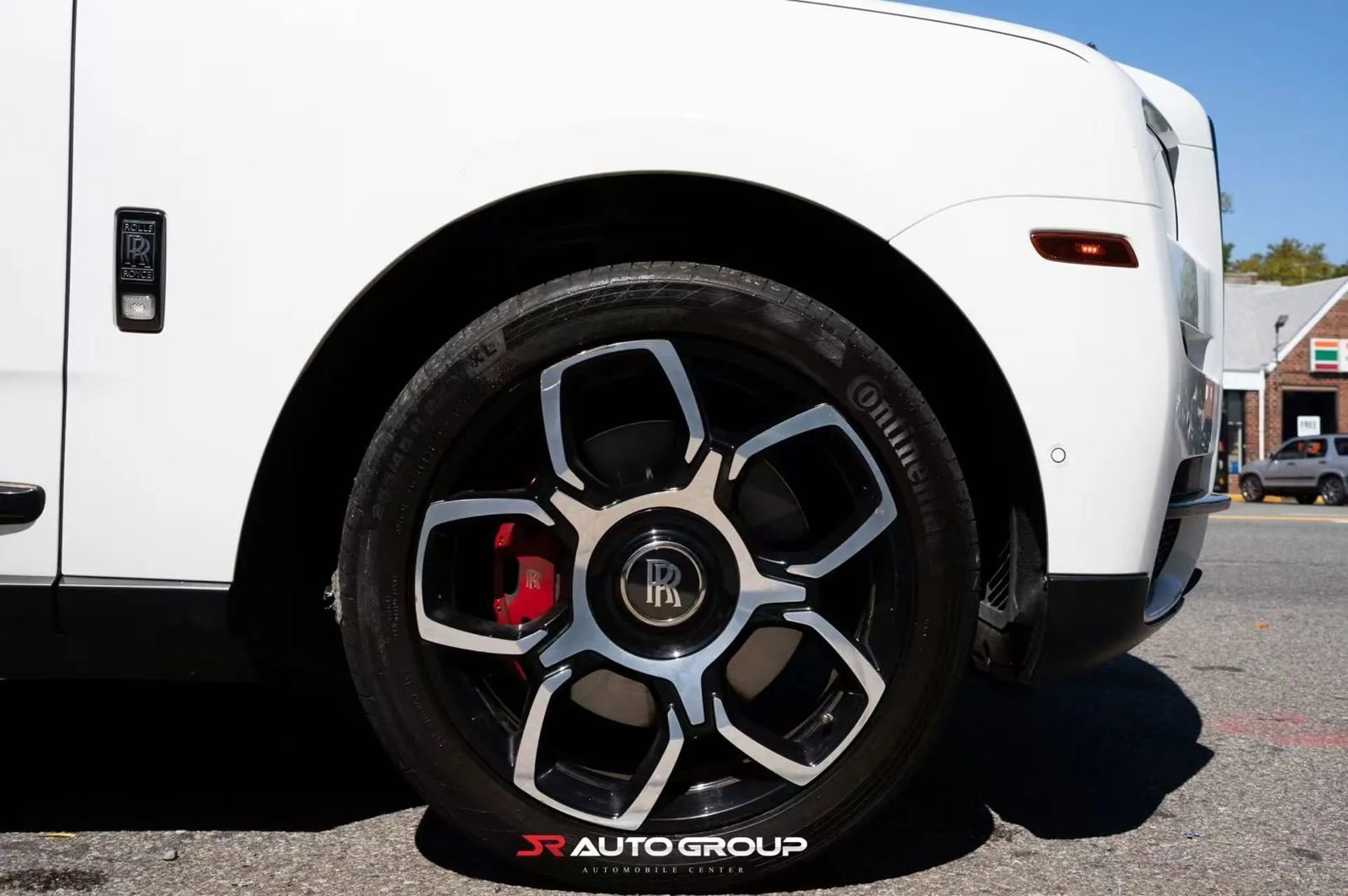 Used 2020 Rolls-Royce Cullinan Black Badge image 10