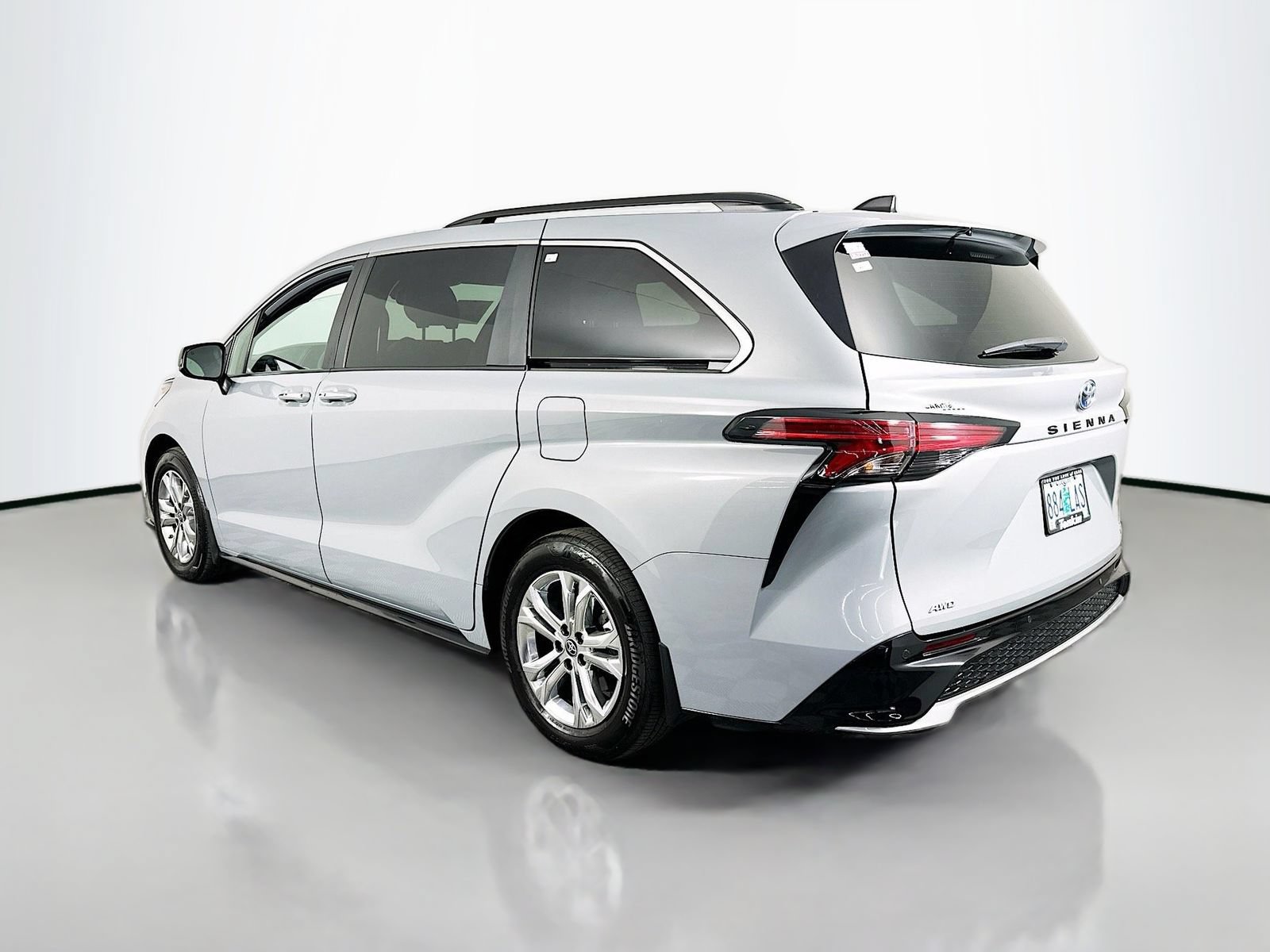 Certified 2023 Toyota Sienna XSE w/ XSE Plus Package AWD/4WD image 5