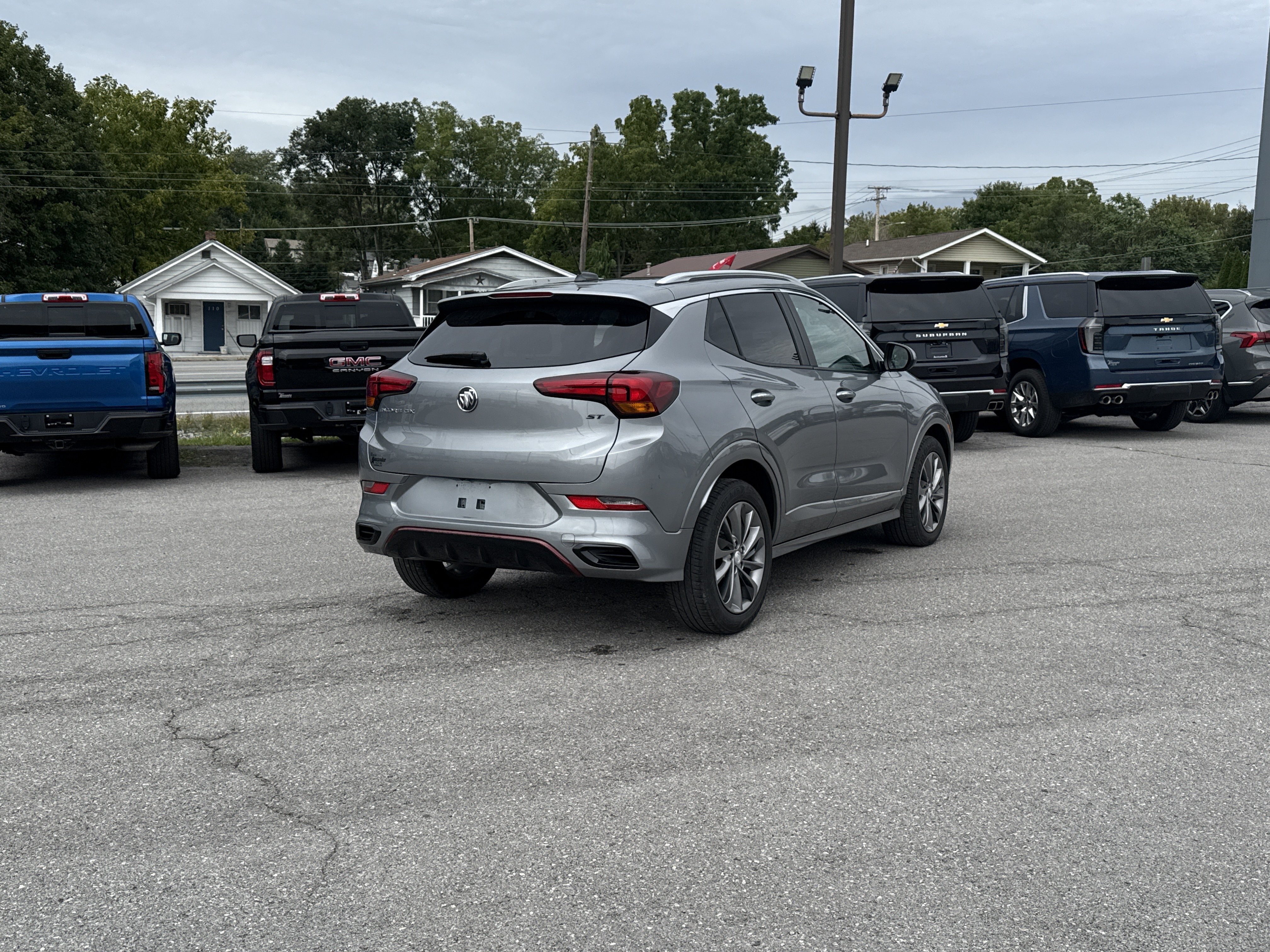 Used 2023 Buick Encore GX Select w/ Sport Touring Package FWD image 3