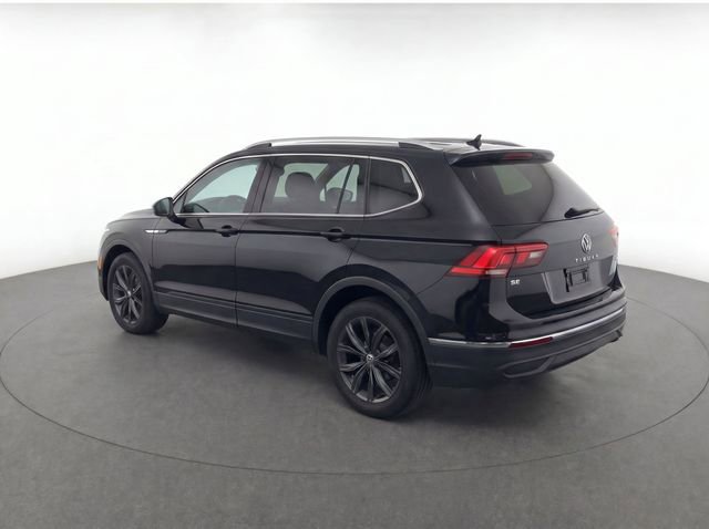 Used 2023 Volkswagen Tiguan SE w/ Panoramic Sunroof Package AWD/4WD image 3