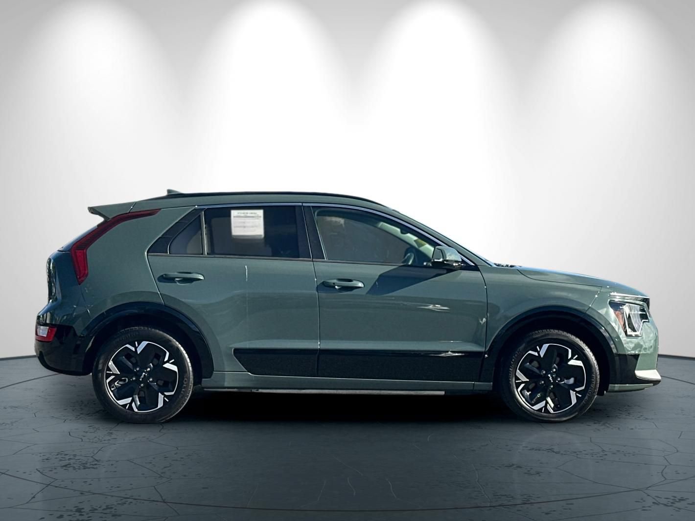 Used 2023 Kia Niro Wind w/ Wind Preserve Package FWD image 3