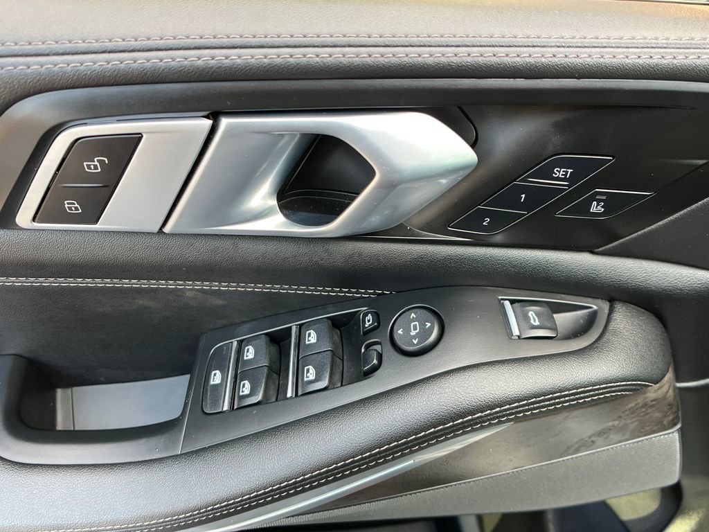 Used 2024 BMW X5 xDrive40i w/ Premium Package image 12