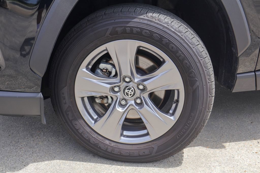 Used 2025 Toyota RAV4 XLE w/ Convenience Package image 29