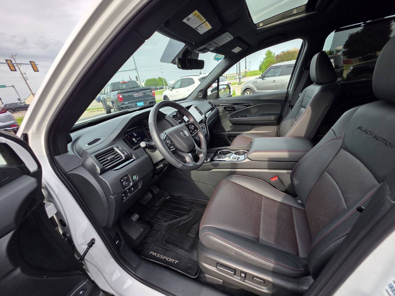 Used 2025 Honda Passport Black Edition image 11
