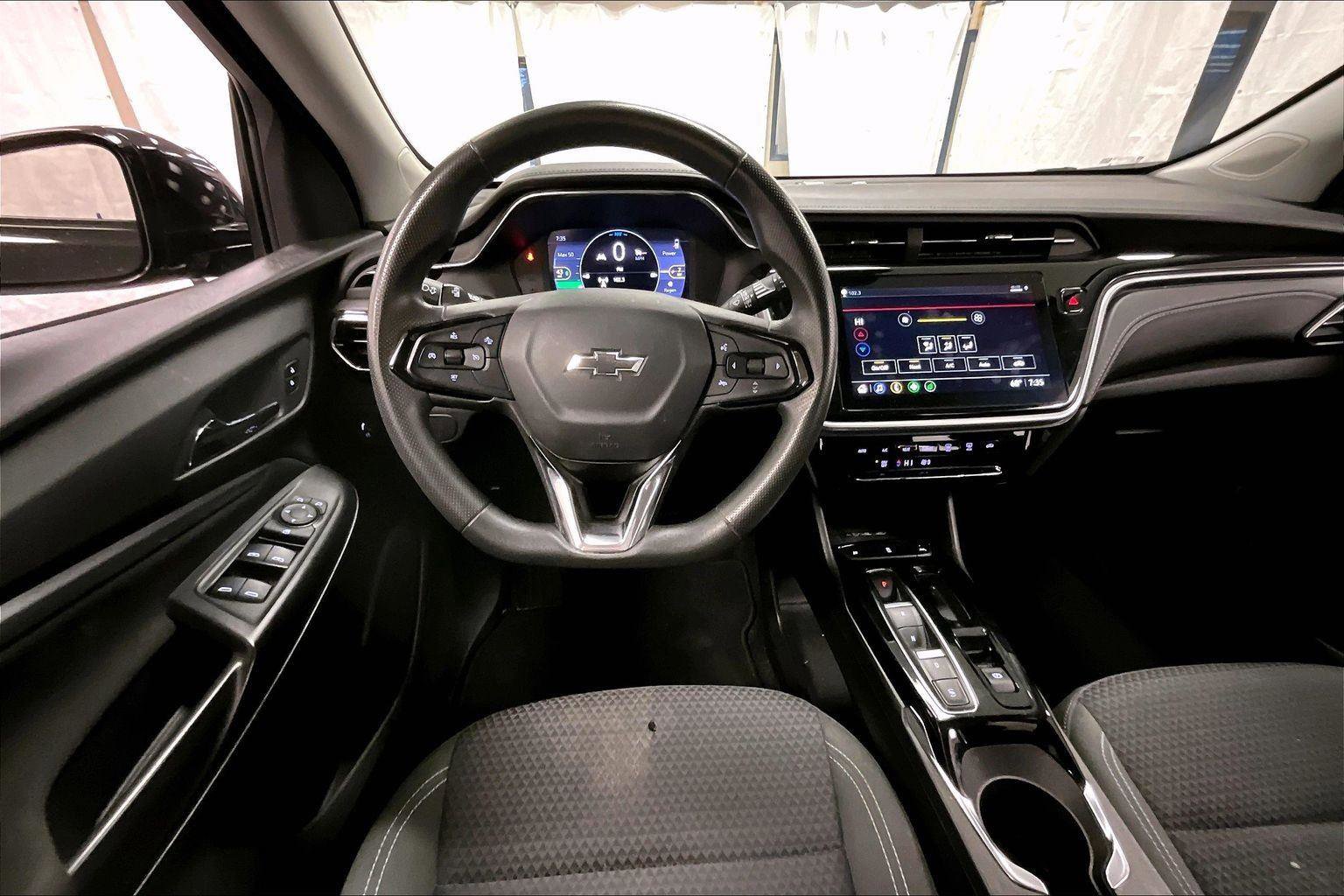 Used 2023 Chevrolet Bolt EUV LT w/ Driver Confidence Package image 5