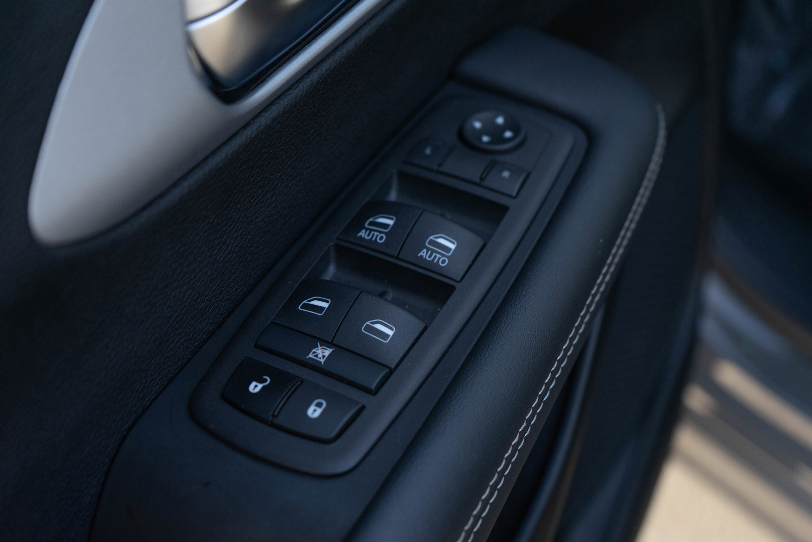 Used 2024 Chrysler Pacifica Touring-L w/ S Appearance Package image 19