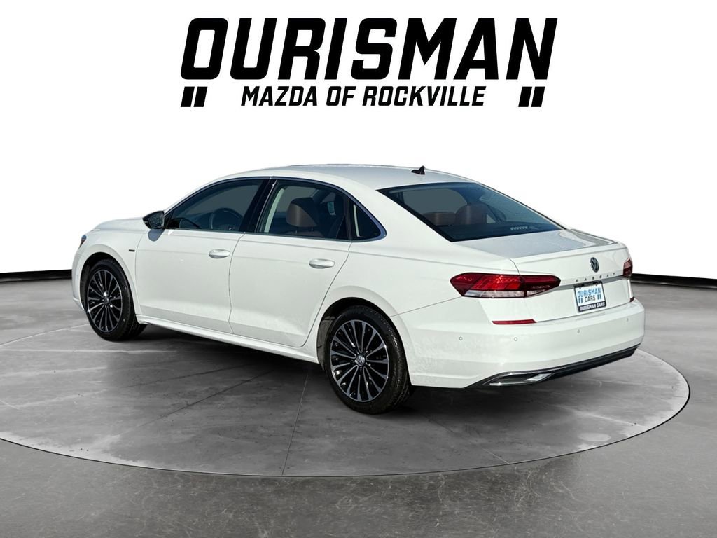 Used 2022 Volkswagen Passat 2.0T image 4