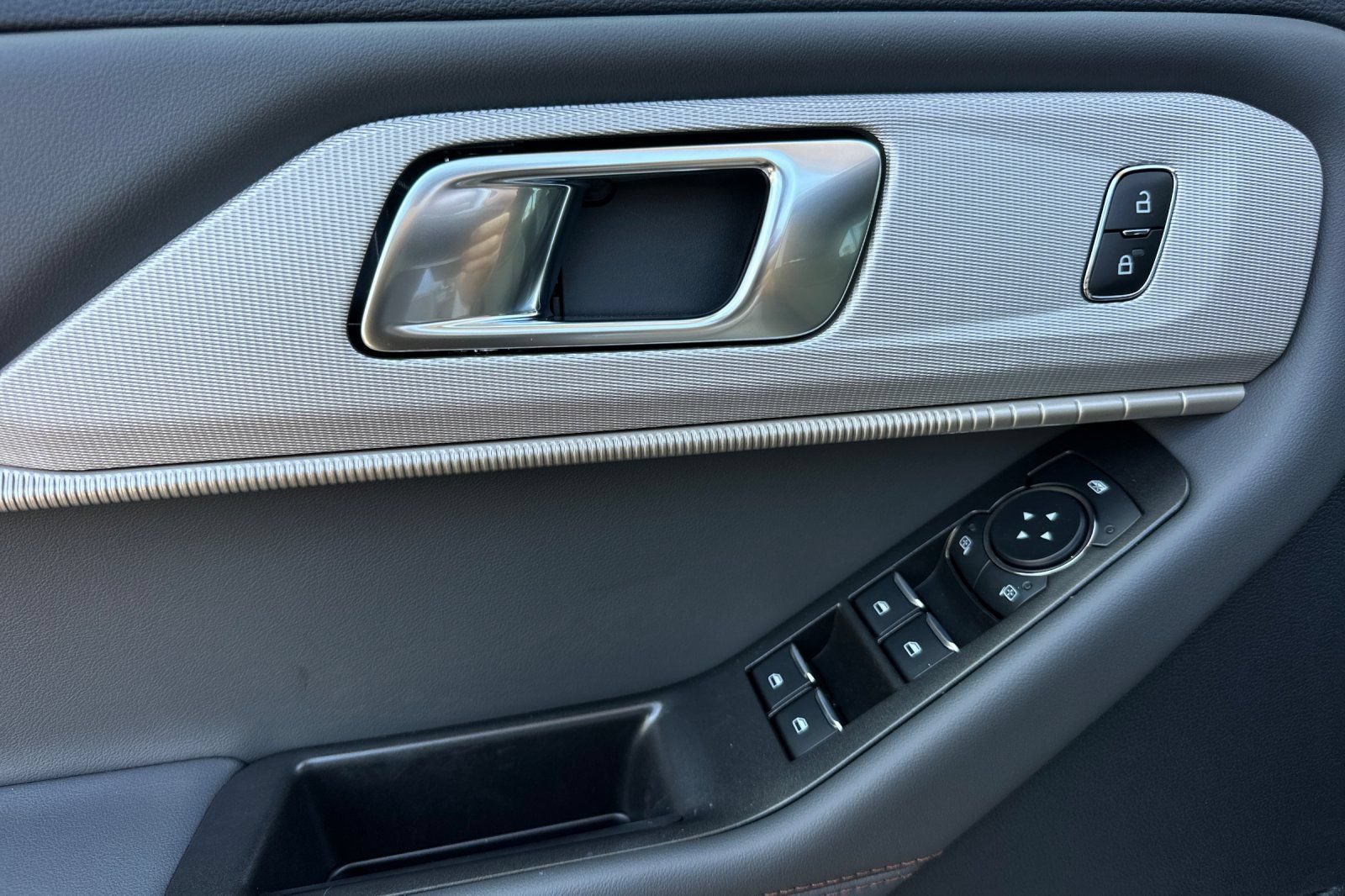 New 2026 Ford Explorer Active w/ Active Comfort Package RWD image 10