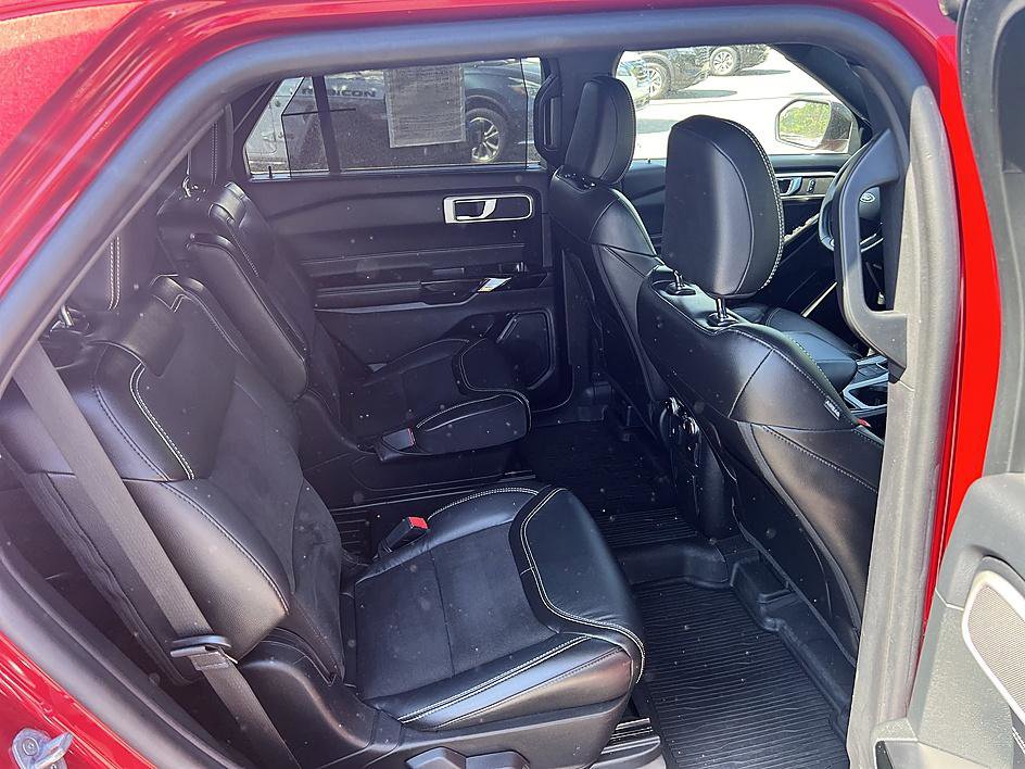 Used 2022 Ford Explorer ST w/ ST Street Pack image 16