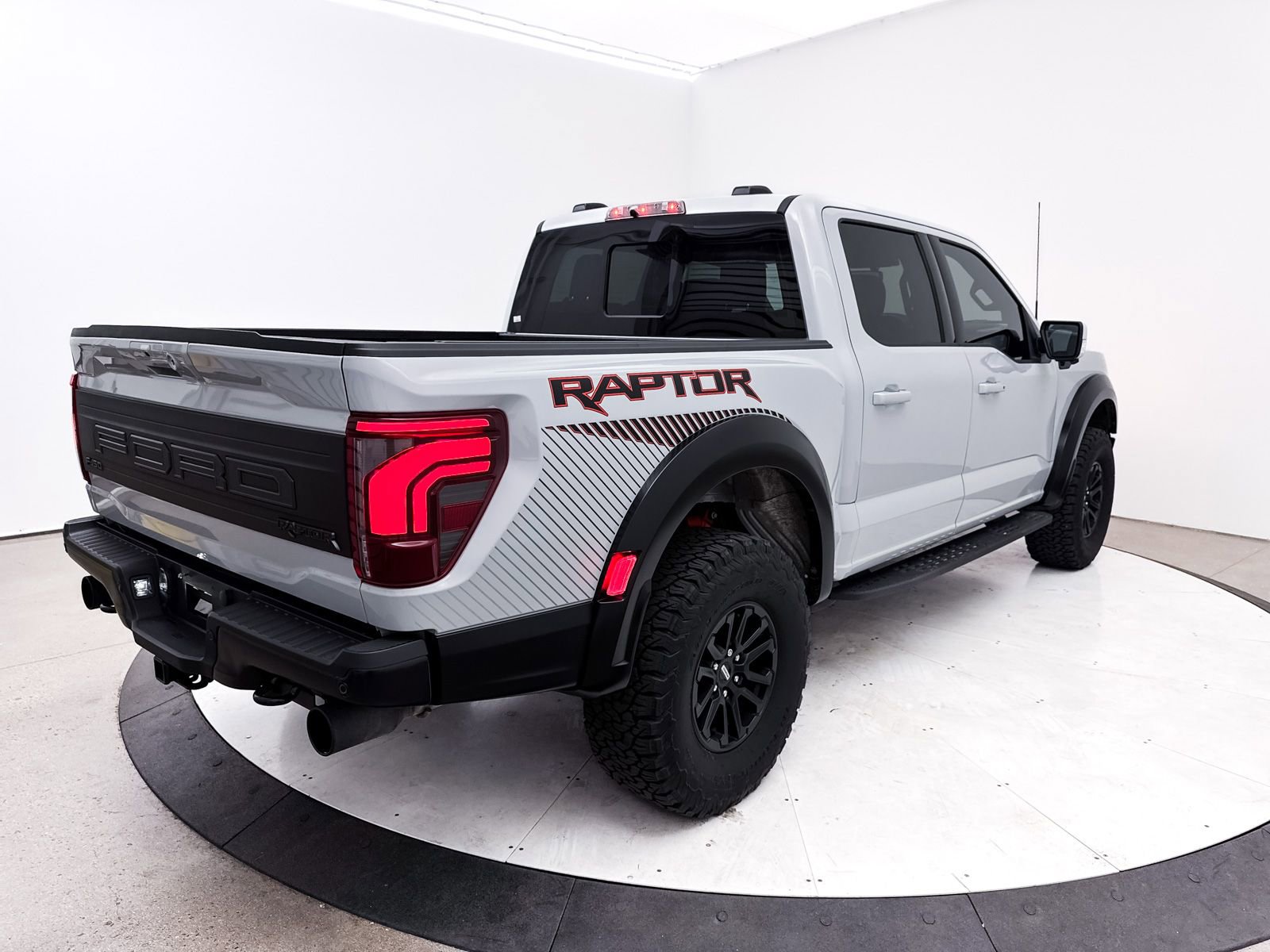 Used 2025 Ford F150 Raptor image 17
