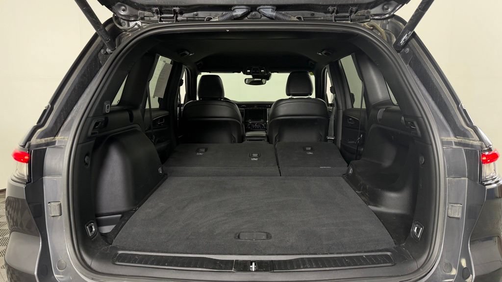 Used 2023 Jeep Grand Cherokee Altitude AWD/4WD image 12