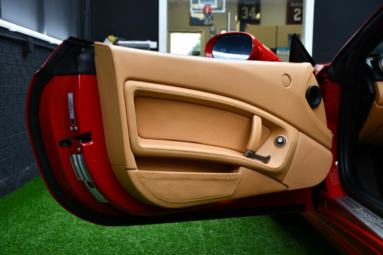 Used 2014 Ferrari California RWD image 21