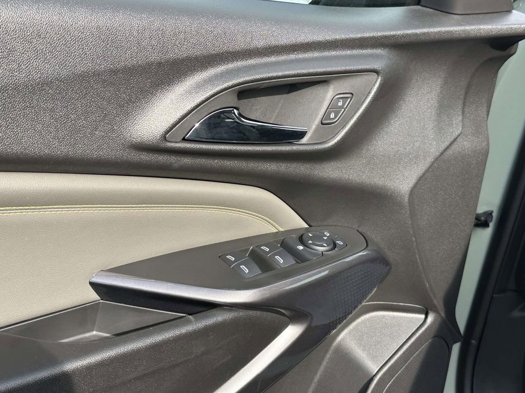 Used 2024 Chevrolet Trax ACTIV w/ Sunroof Package image 14