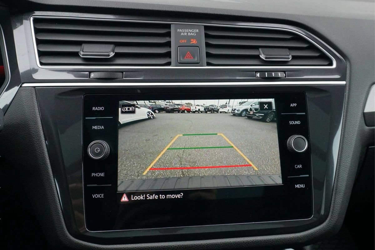 Used 2024 Volkswagen Tiguan SE R-Line AWD/4WD image 28