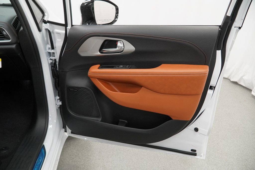 New 2026 Chrysler Pacifica Pinnacle image 34