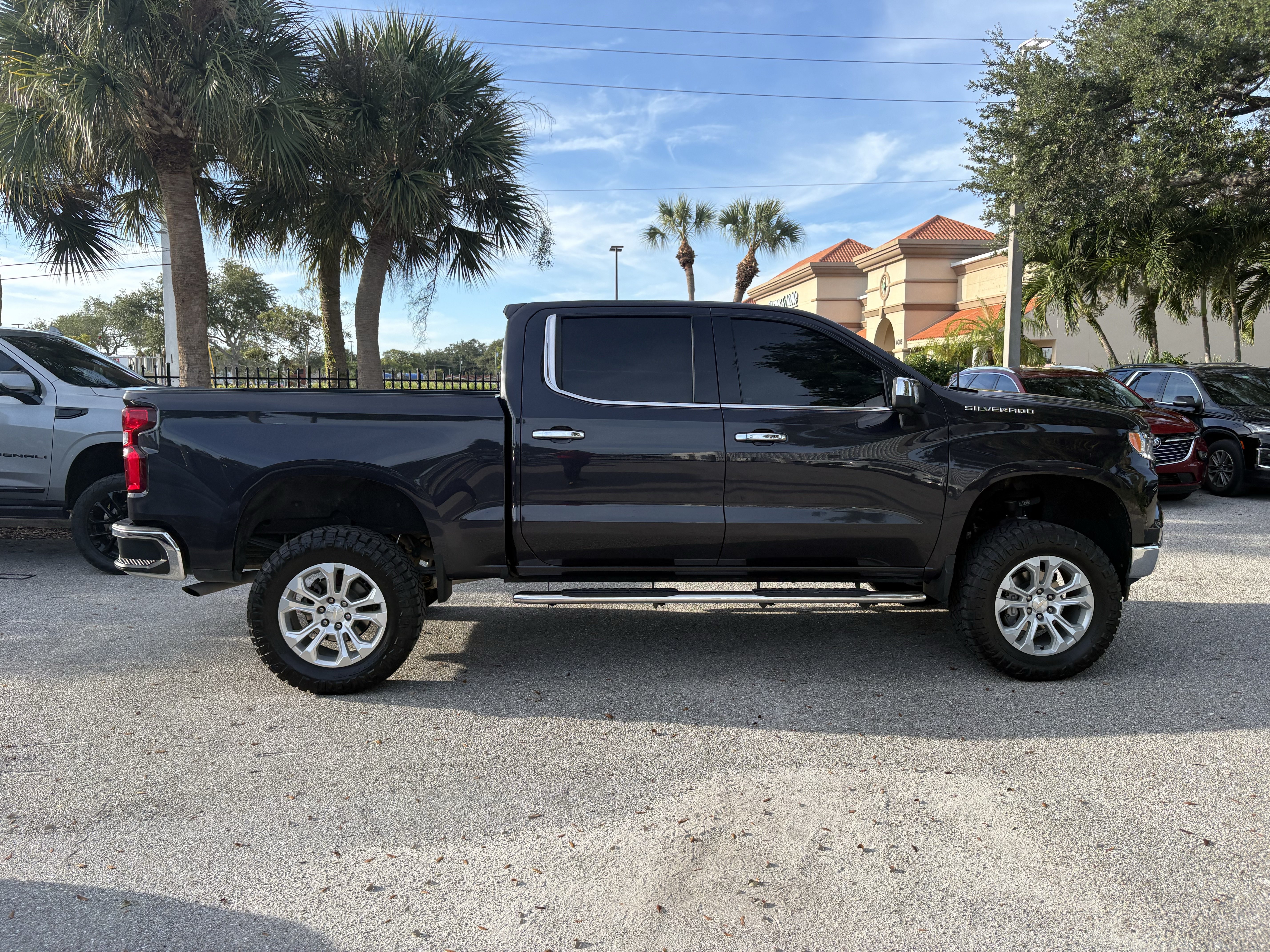 Used 2023 Chevrolet Silverado 1500 LTZ AWD/4WD image 8