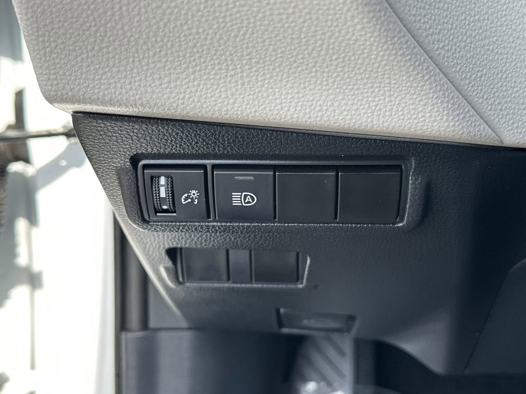 Used 2024 Toyota Corolla Cross L image 18