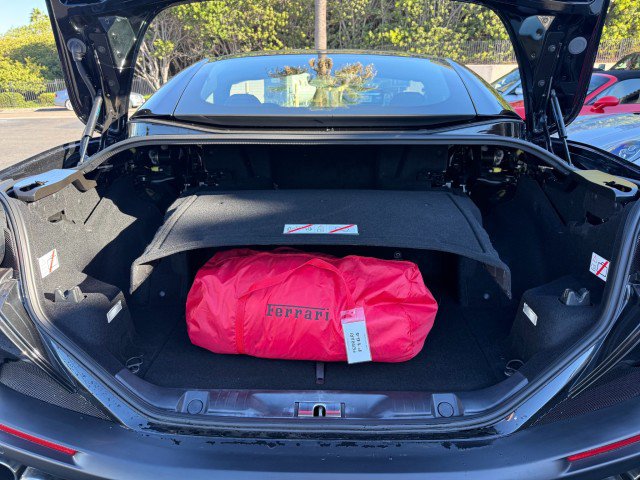 Used 2019 Ferrari Portofino RWD image 28