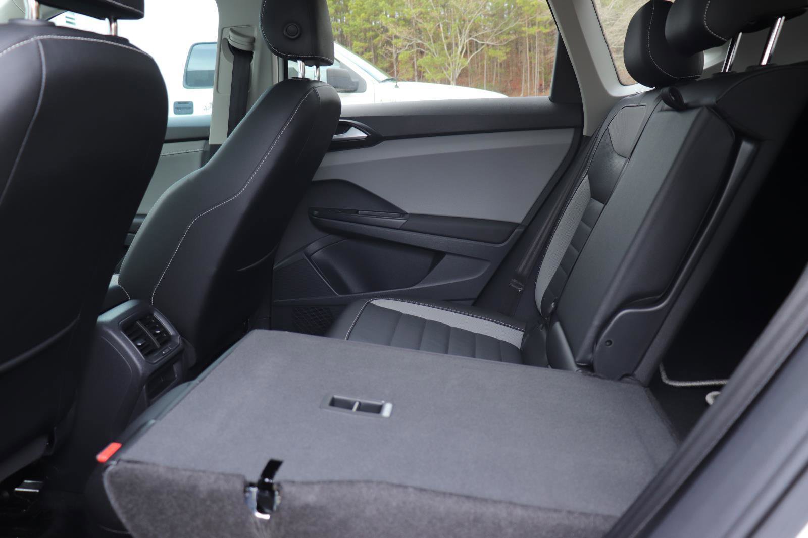 Used 2023 Volkswagen Taos SEL image 15