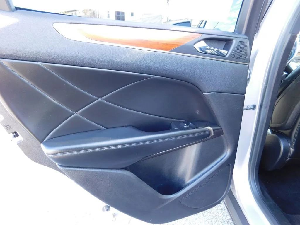 Used 2018 Lincoln MKC Reserve w/ Lincoln MKC Climate Package image 11