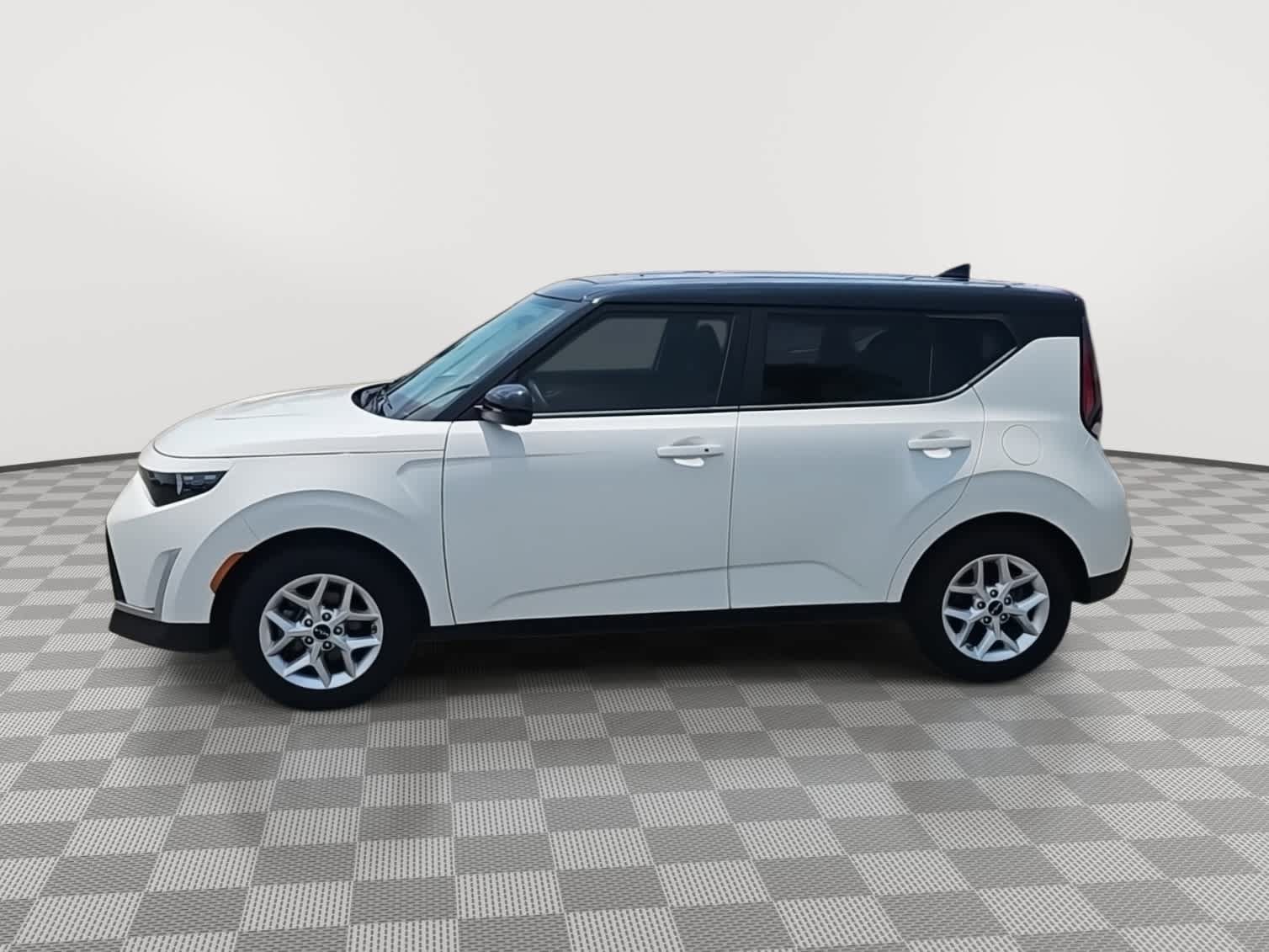 Used 2024 Kia Soul S FWD image 4