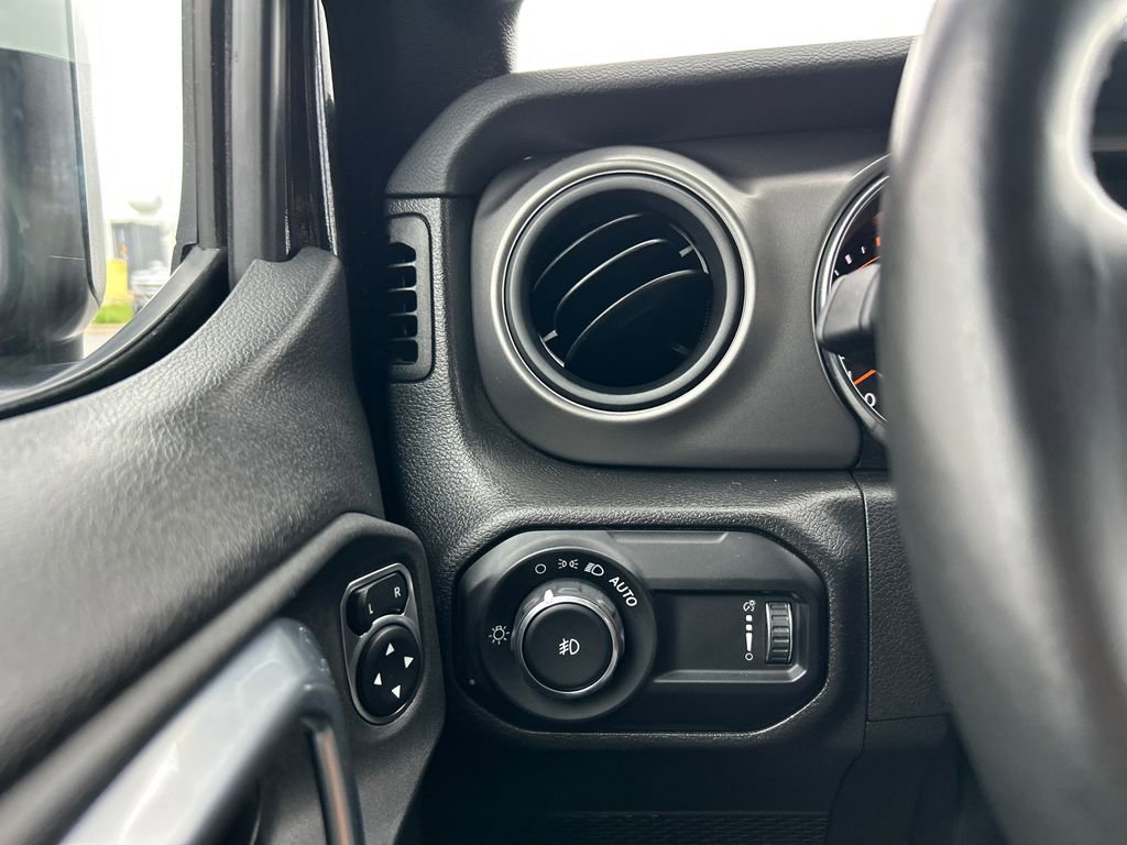 Used 2023 Jeep Wrangler Sport S AWD/4WD image 20