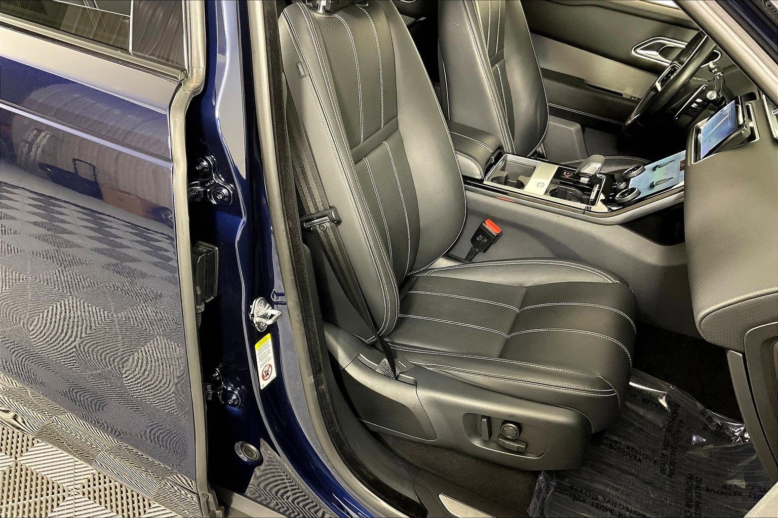 Used 2021 Land Rover Range Rover Velar R-Dynamic S image 28