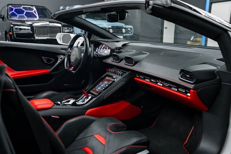 Used 2021 Lamborghini Huracan EVO RWD image 31