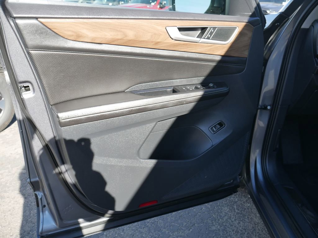 Used 2025 Volkswagen Atlas SE image 24