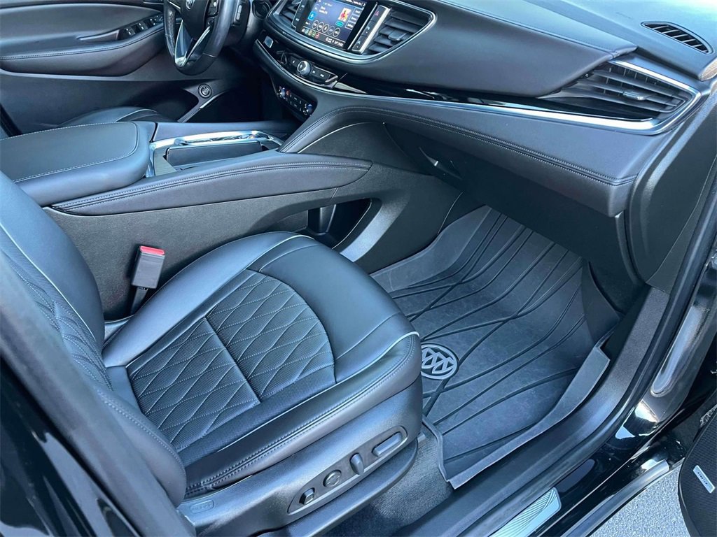 Used 2023 Buick Enclave Avenir w/ Avenir Technology Package image 20